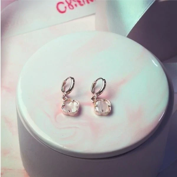 Yellow Gold Earrings Van Cleef Drop Shape - White